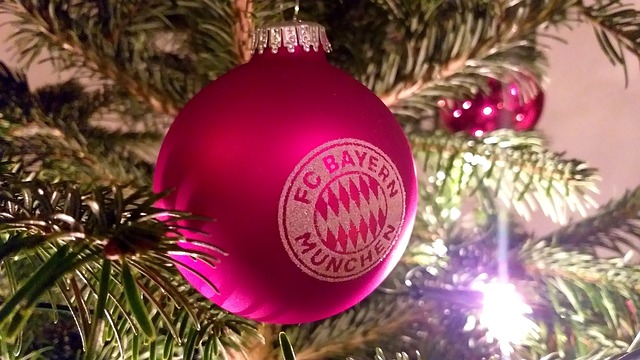 C罗未婚妻乔治娜点赞梅西妻子安东内拉夺冠帖