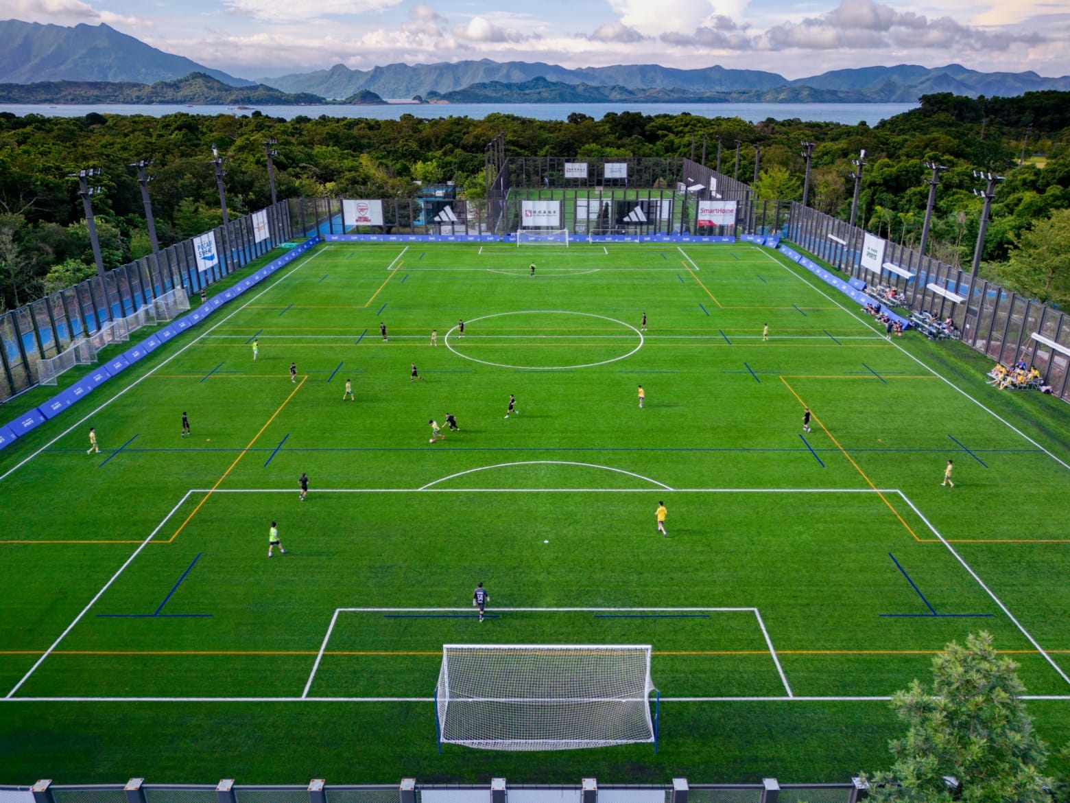 媒体人：亚泰其他工作人员好久没发薪了，坚持岗位是为爱发电